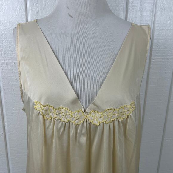 Vanity Fair Lounge Dress Nightgown Pajama Sleepwear Sleeveless Yellow Size Large - Picture 2 of 7